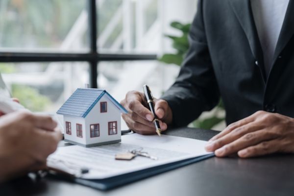 công chứng chia tách đất nhà nước