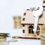 close-up-key-on-toy-house_23-2147797560