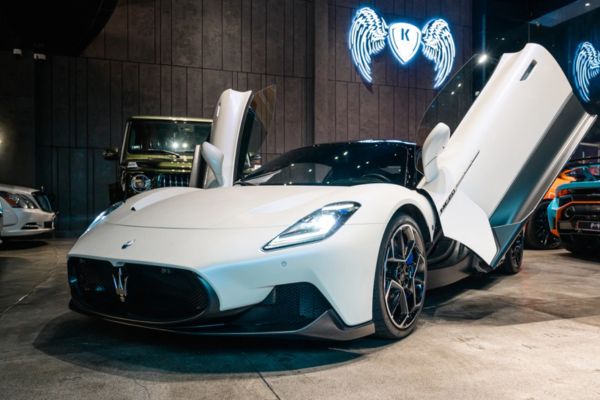 Công chứng hợp đồng mua bán xe thể thao Maserati