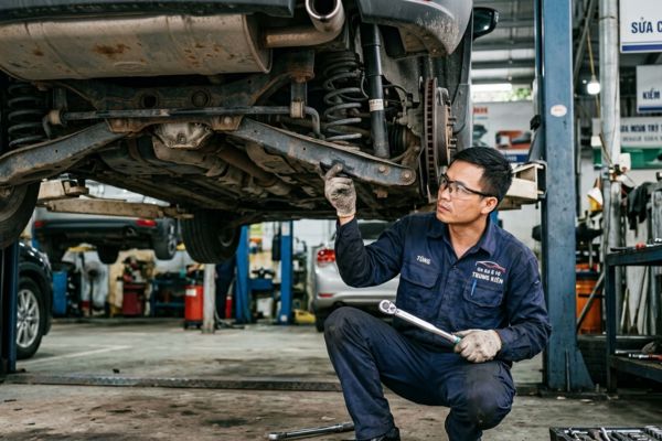 Kiểm tra hệ thống treo xe