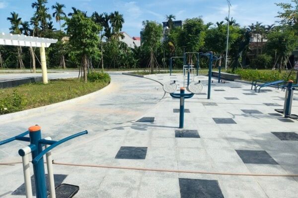 Mua nhà đất có sổ đỏ nhưng đất có khu thể thao ngoài trời