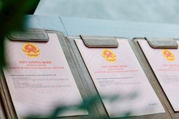 Bán nhà chưa có sổ hồng: Pháp lý phức tạp, rủi ro tiềm ẩn
