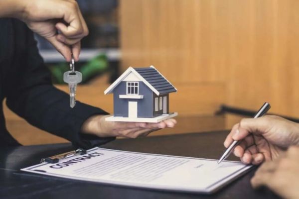 Bán nhà đang cho thuê: Quyền lợi của người thuê và người bán