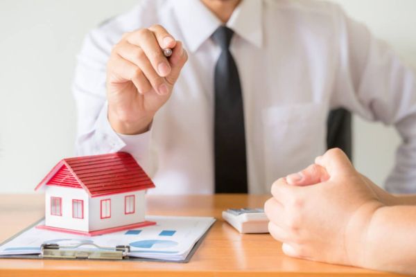 Bán nhà đang cho thuê: Quyền lợi của người thuê và người bán